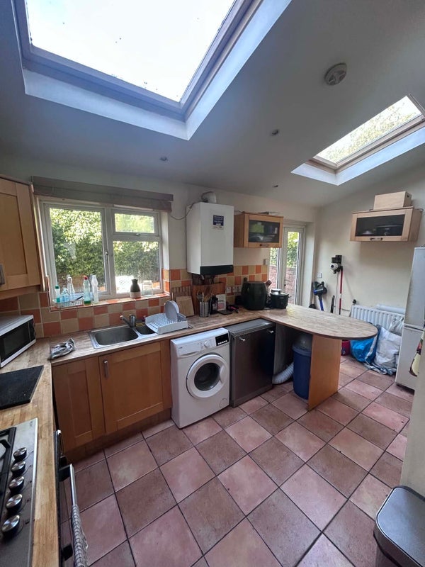 Room Skelwith Road in Greater London