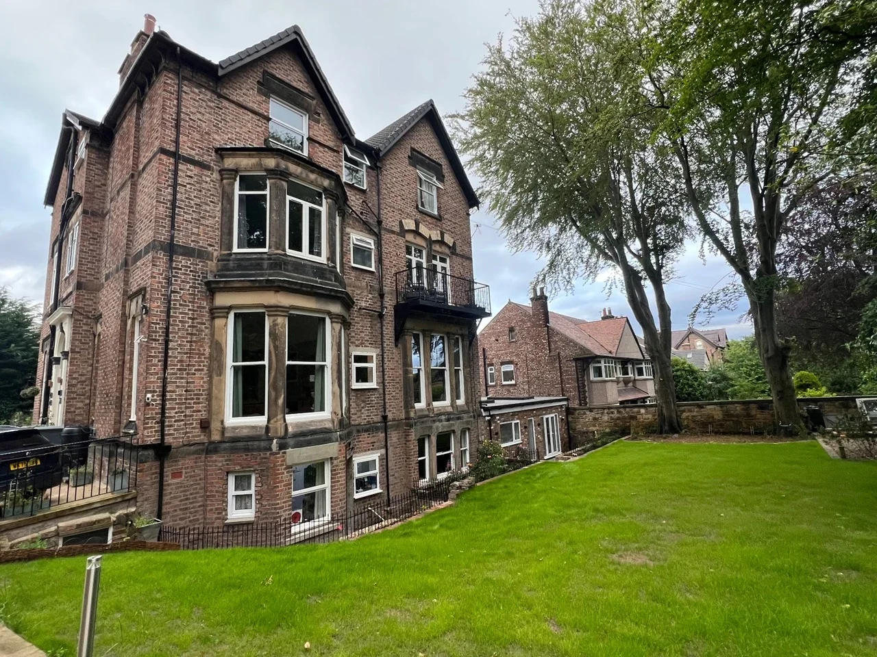 Flat Shrewsbury Road in Oxton Village