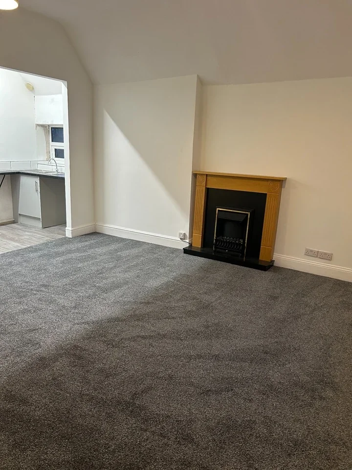 Flat Shrewsbury Road in Oxton Village