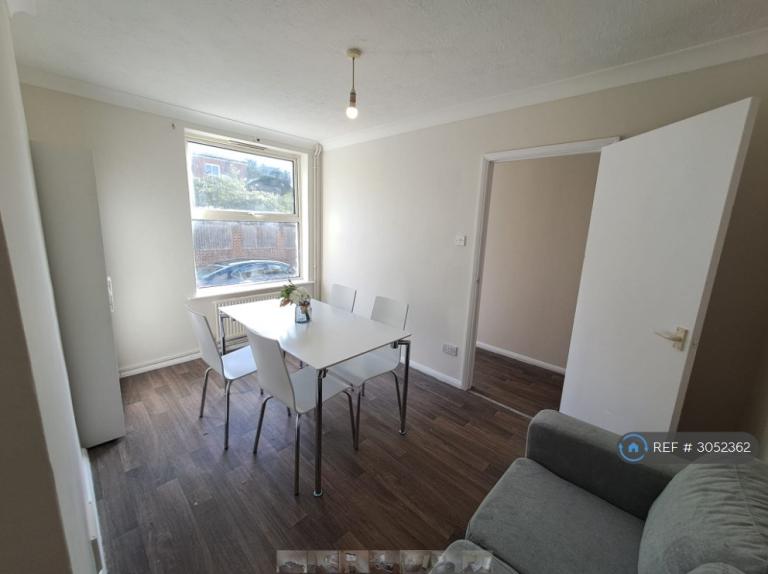 Flat Springfield Road in Tunbridge Wells
