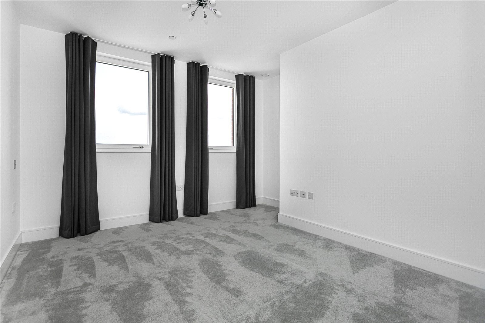 Flat Healum Avenue in Greater London