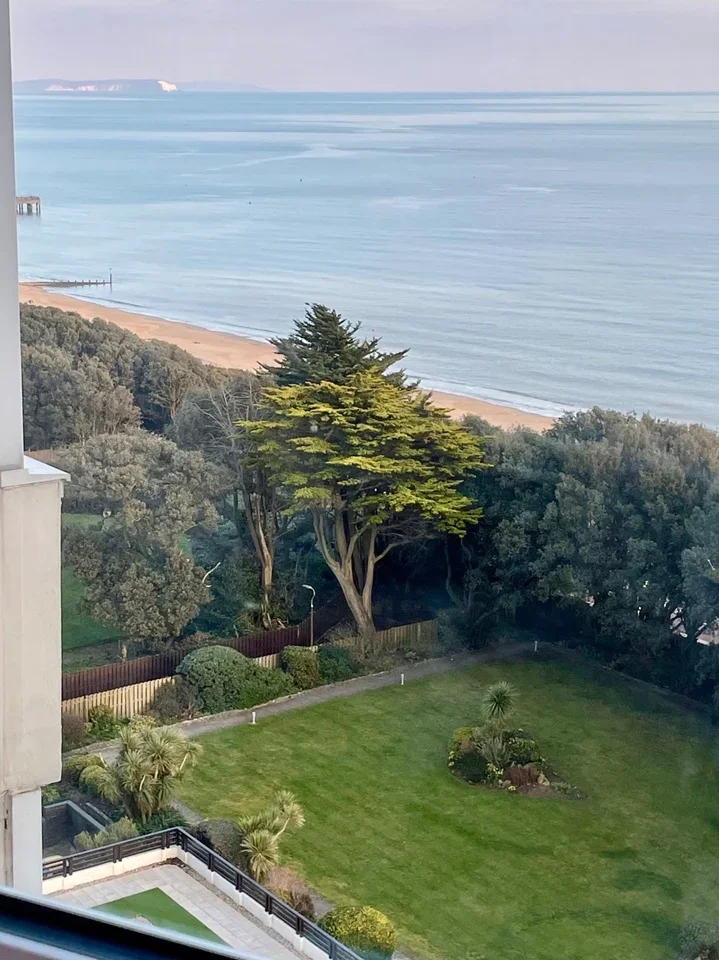 Flat Manor Road in Bournemouth
