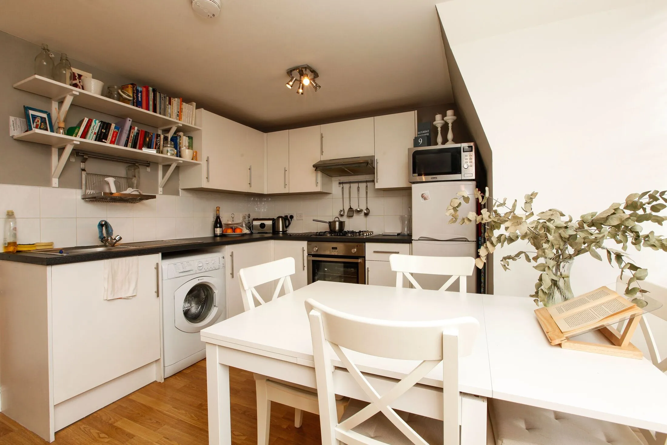 Flat Streatham High Road in Greater London