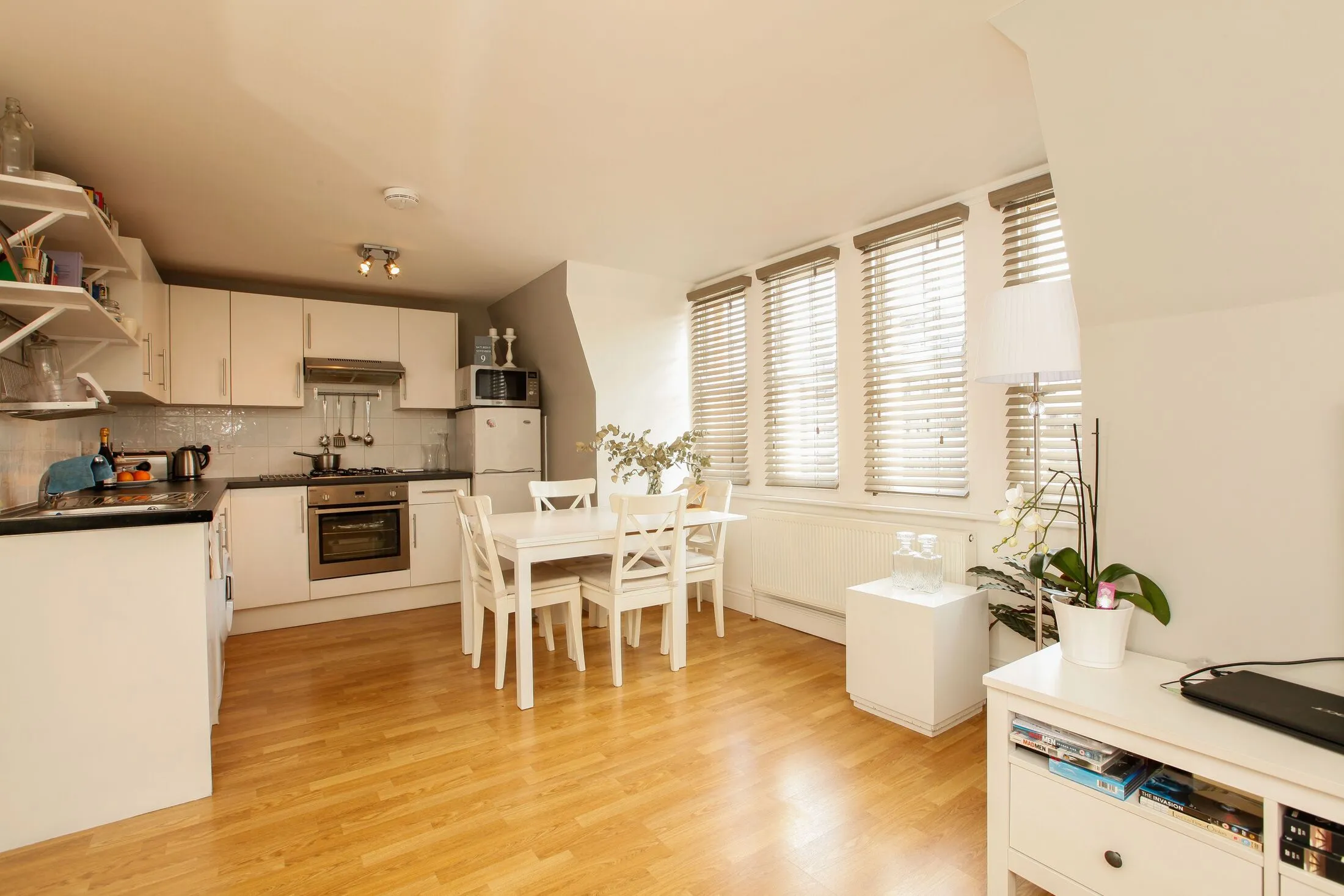 Flat Streatham High Road in Greater London