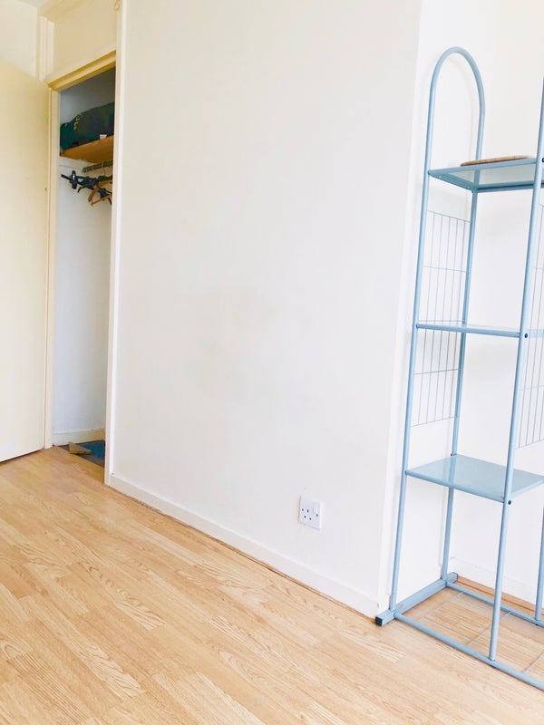 Room Ashbourne Close in Greater London