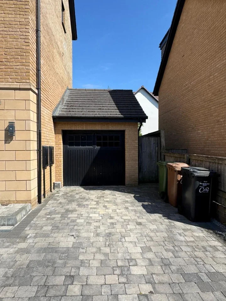House Kesteven Way in Little Stanion
