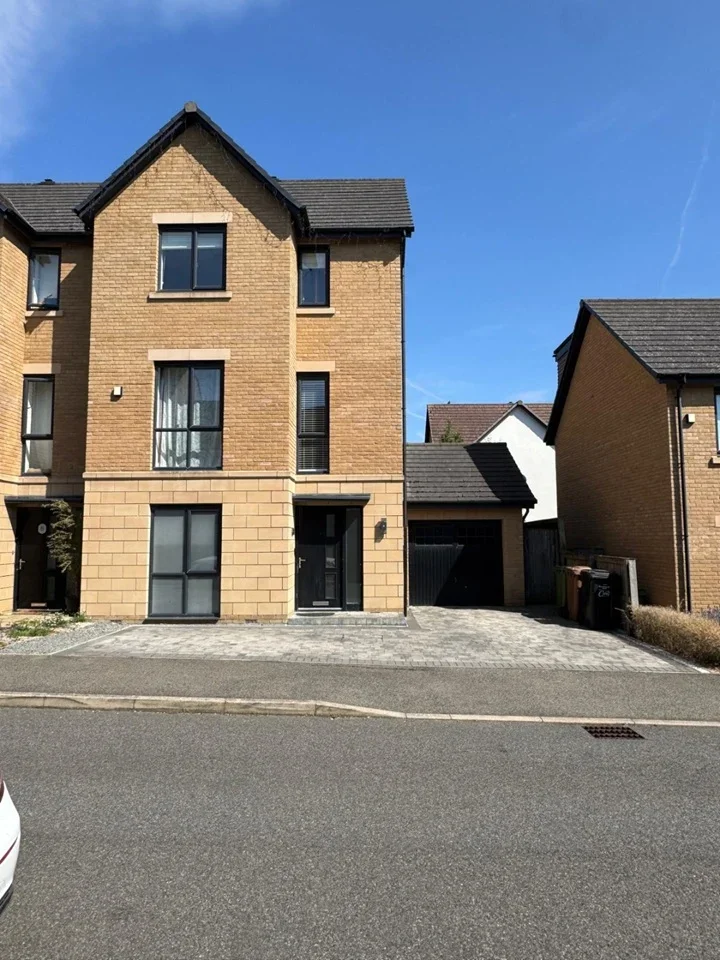 House Kesteven Way in Little Stanion