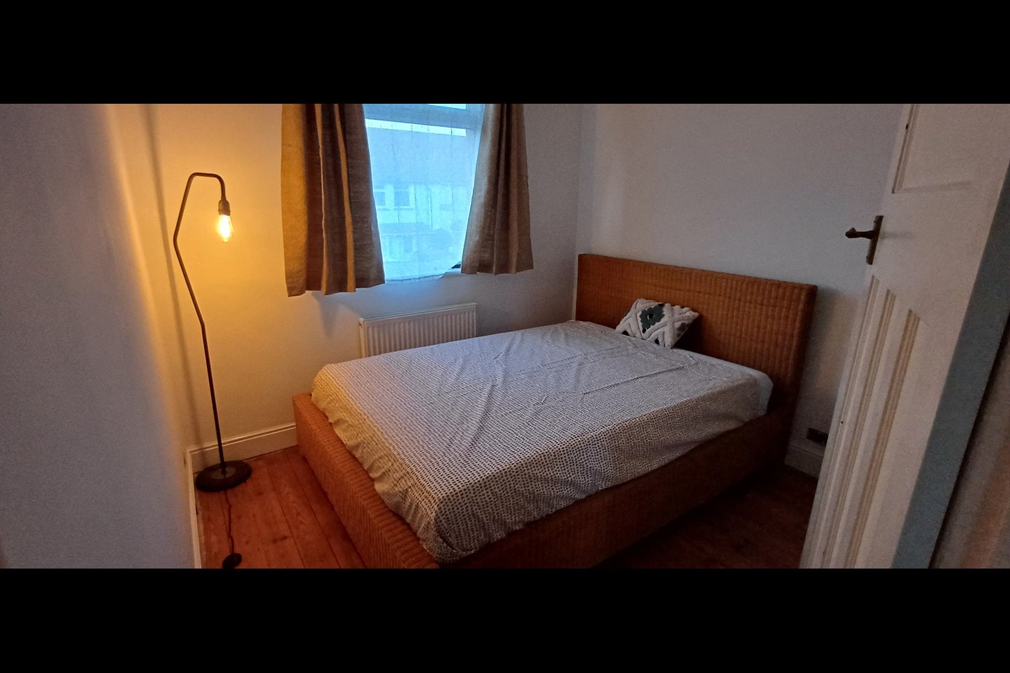 Room Queen's Crescent in Eastbourne