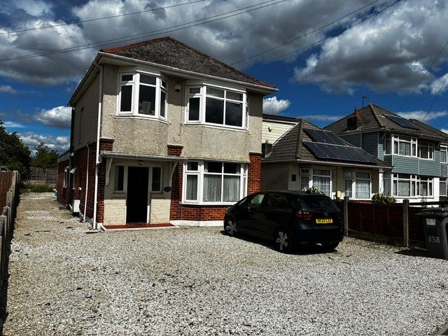 Flat Wallisdown Road in Bournemouth