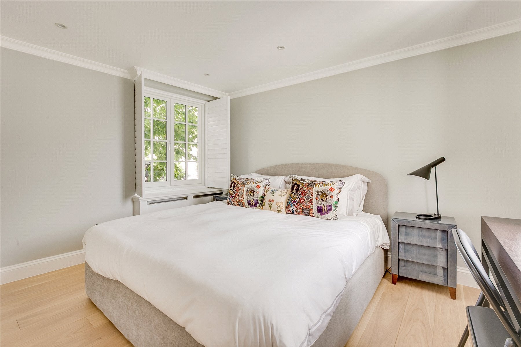 Flat Eaton Place in City of Westminster