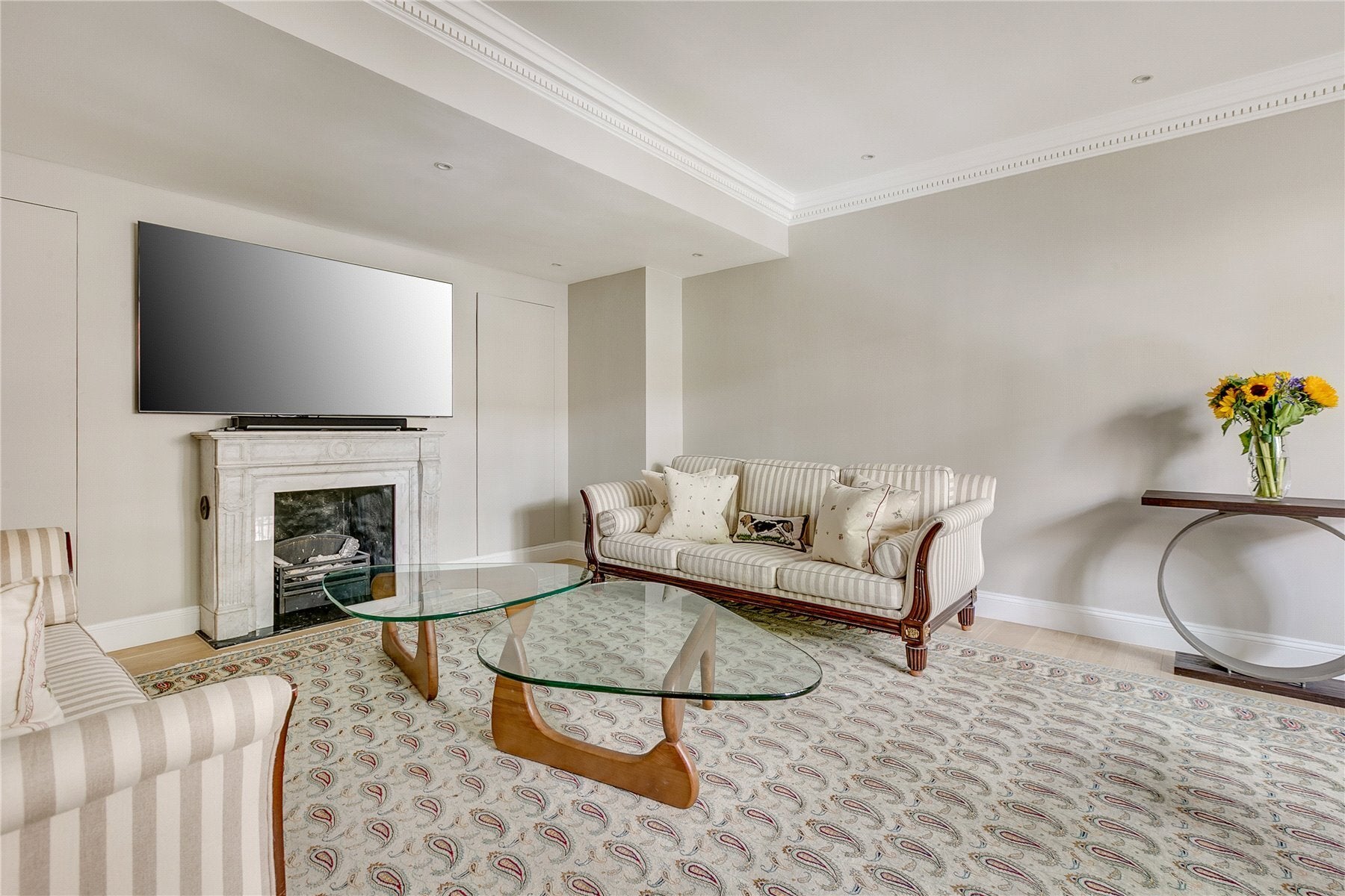 Flat Eaton Place in City of Westminster