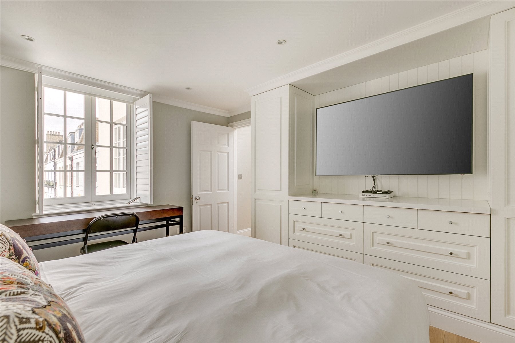 Flat Eaton Place in City of Westminster