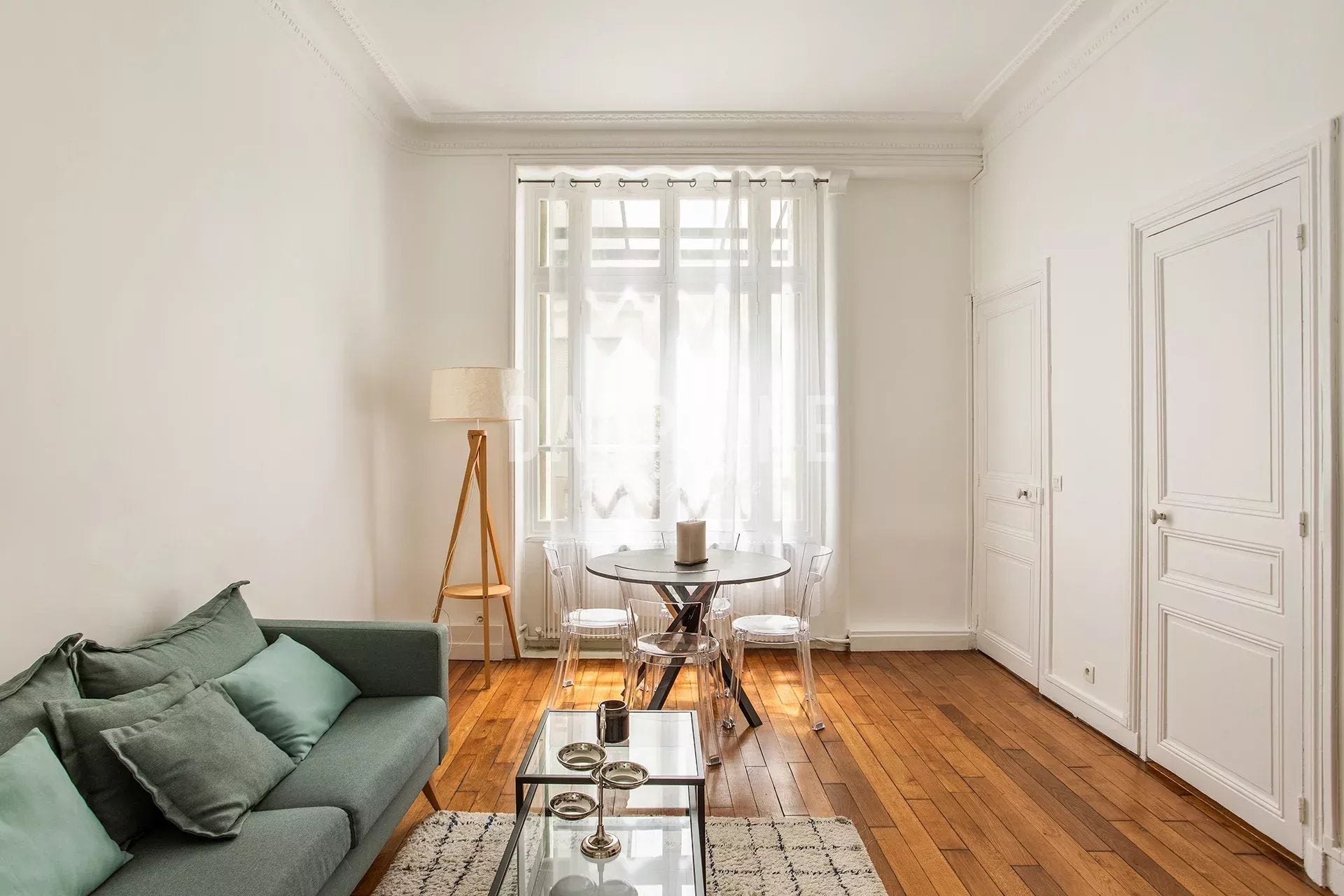 Flat Rue Vaneau in Paris