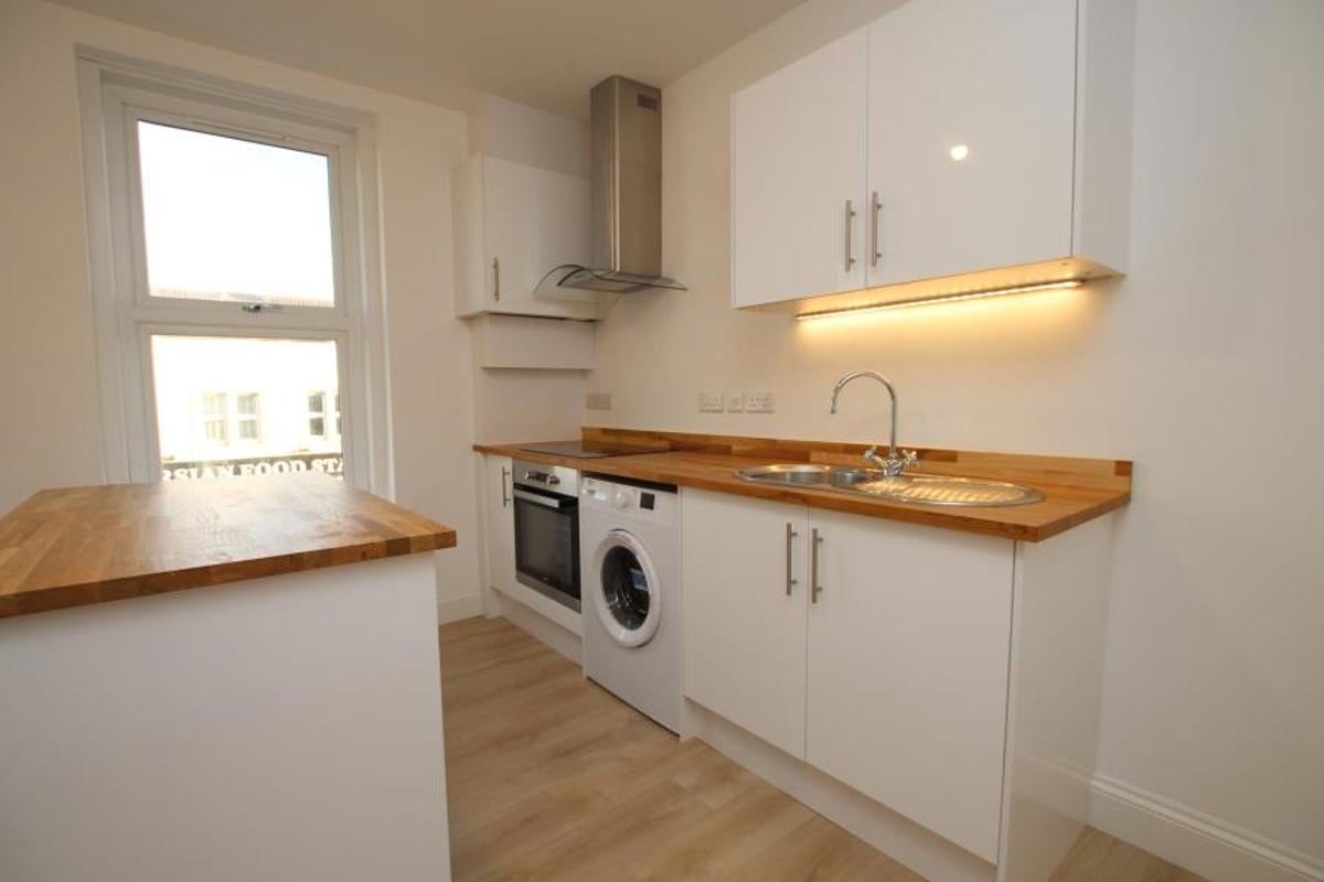 Flat Gloucester Road in Bristol