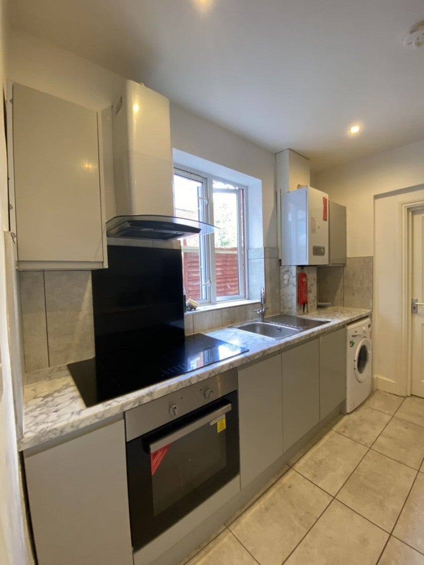 Flat Sirdar Road in Southampton