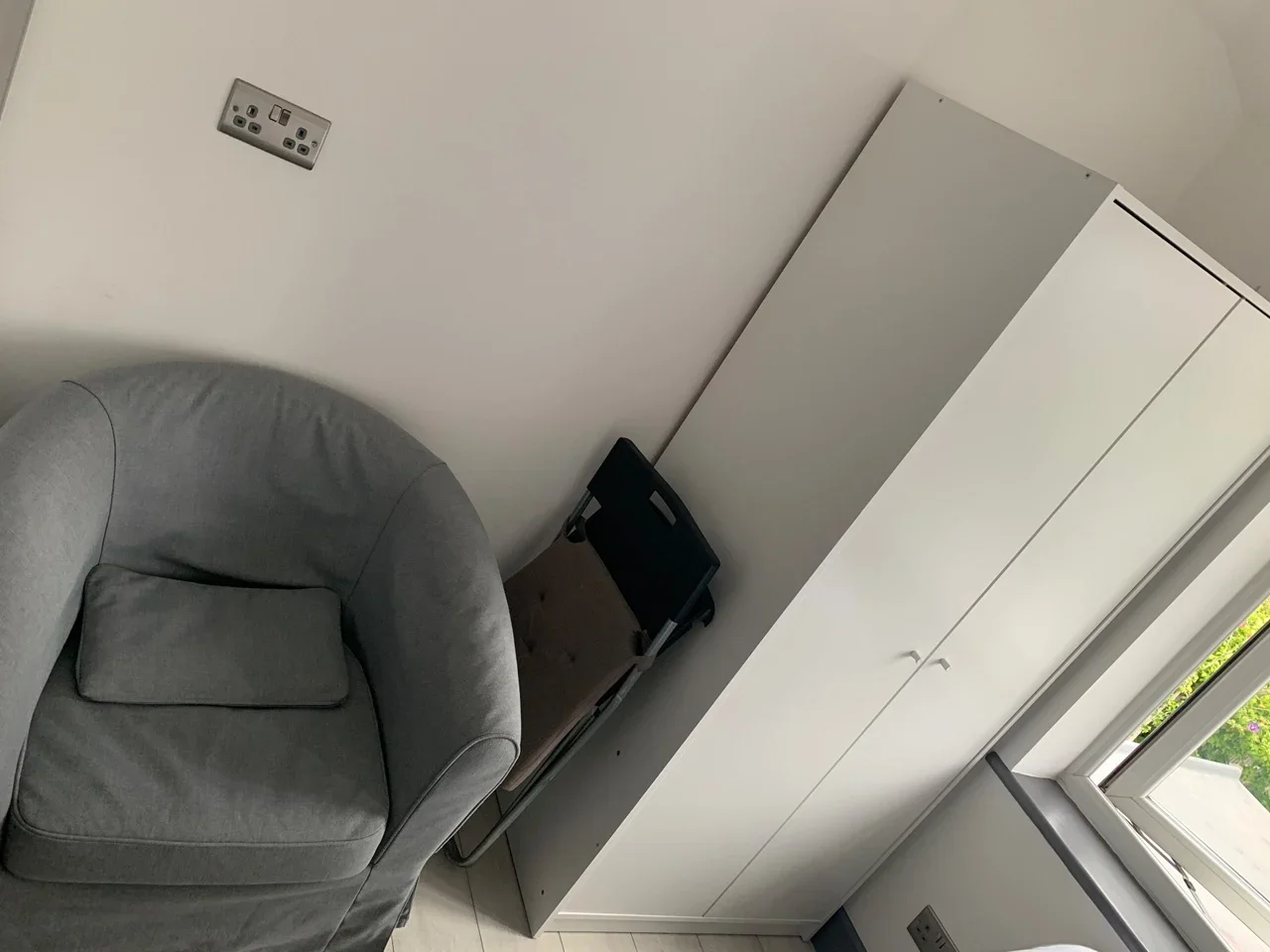 Room Dollis Hill Lane in Greater London