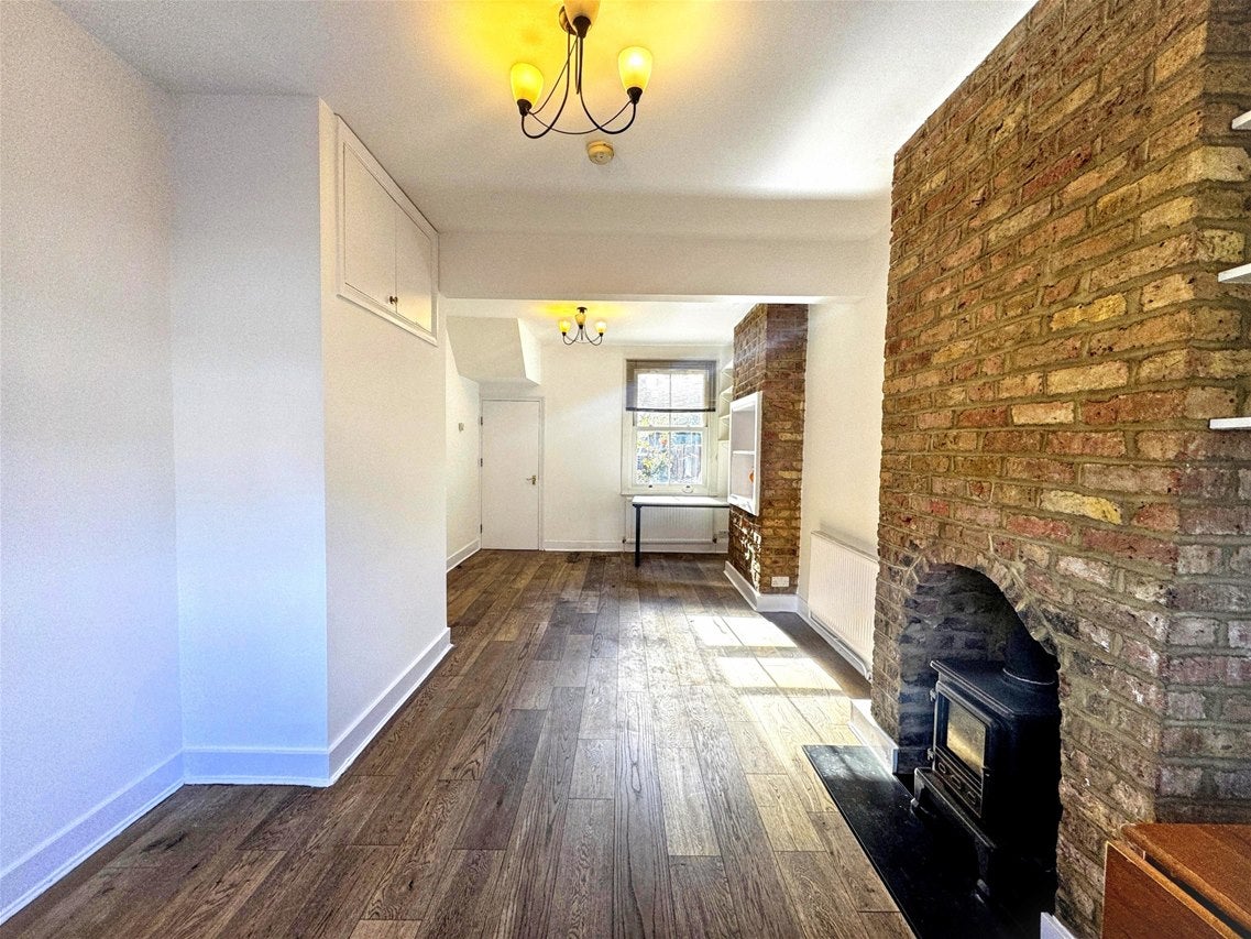 House Cranbourne Road in Greater London