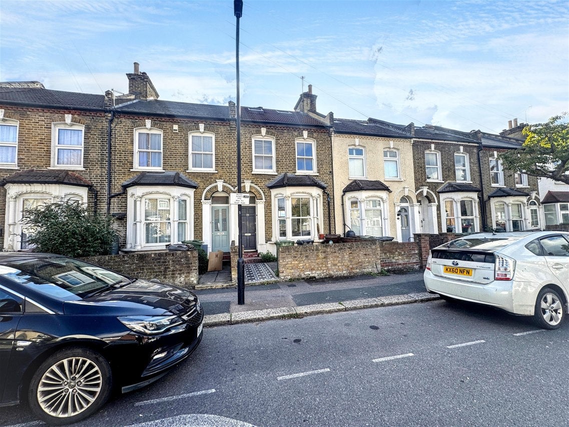 House Cranbourne Road in Greater London