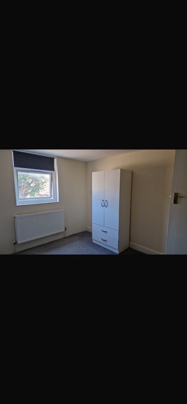 Room Mayes Road in Greater London