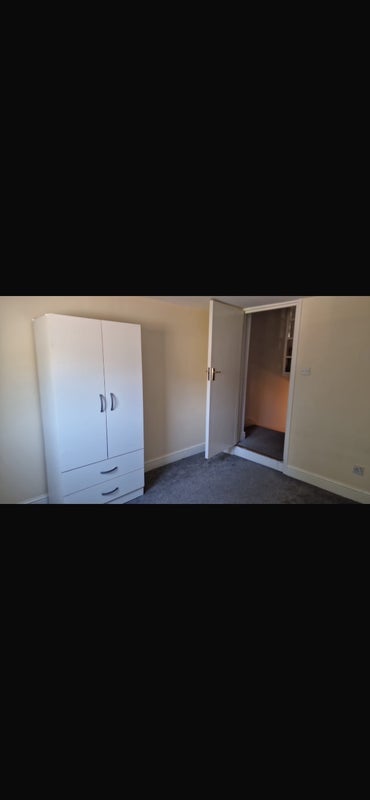 Room Mayes Road in Greater London