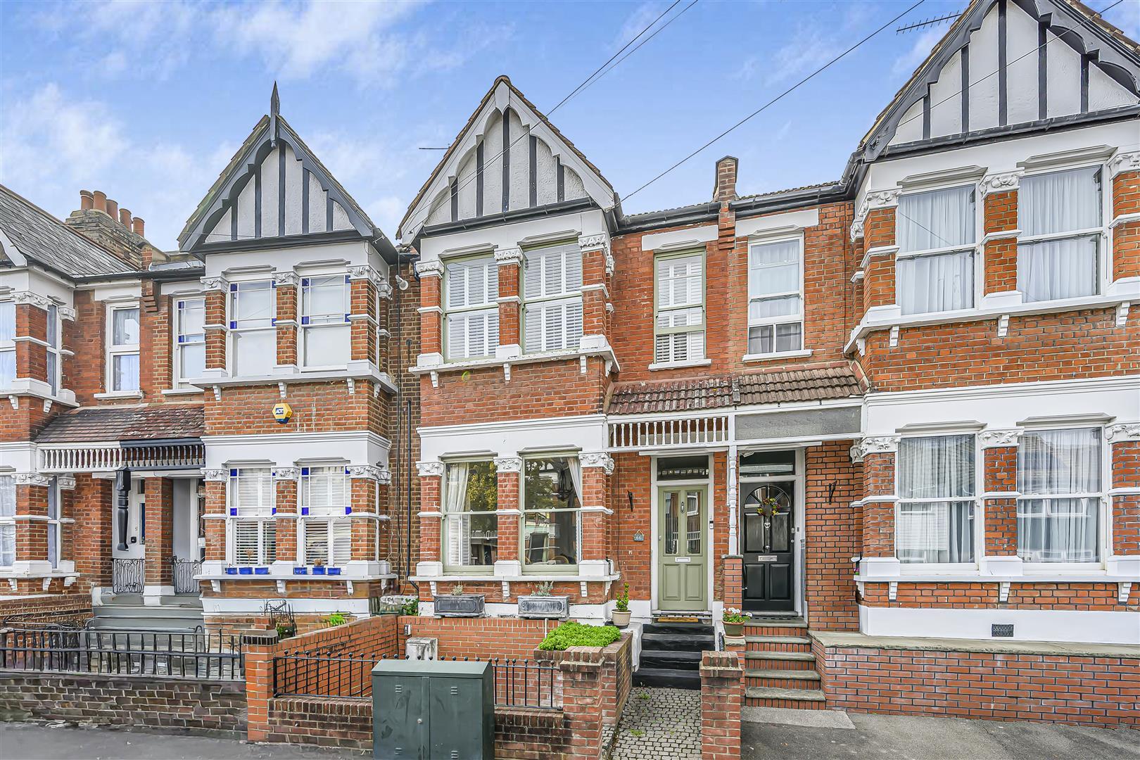 House Wynndale Road in Greater London