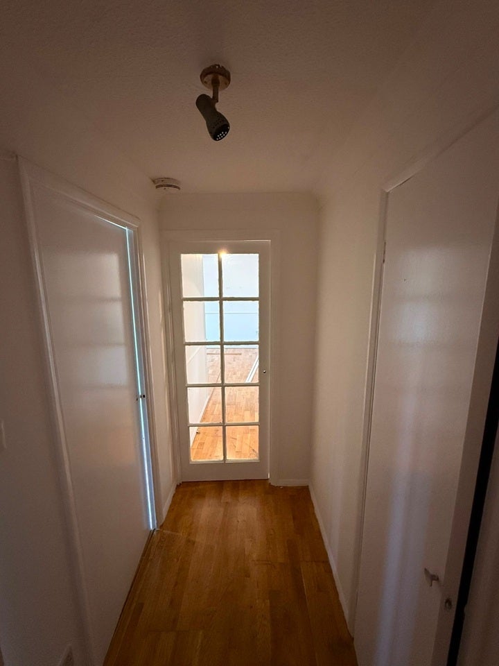 Flat Barbot Close in Greater London