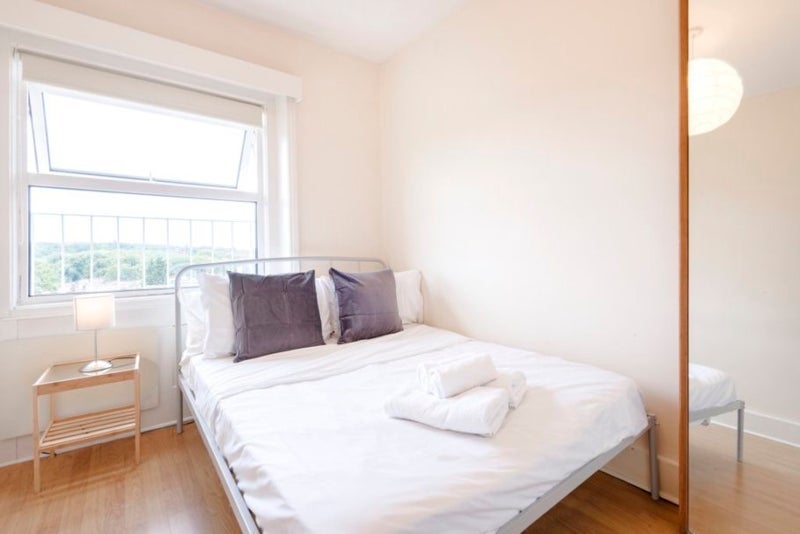 Flat Rosslyn Hill in Greater London