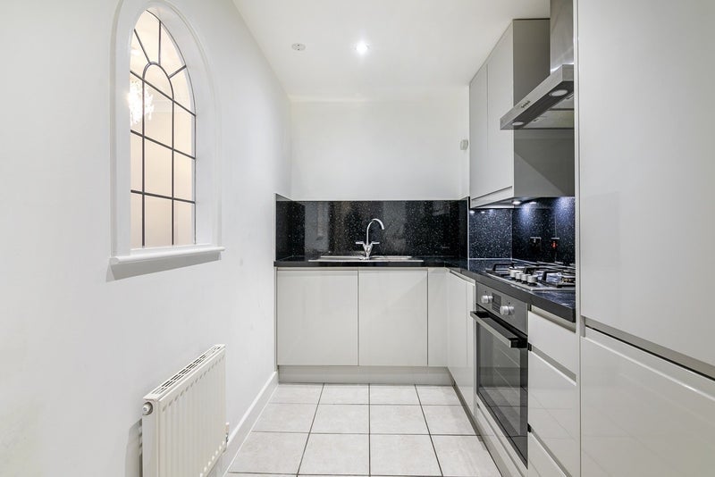 Flat Newport Avenue in Greater London