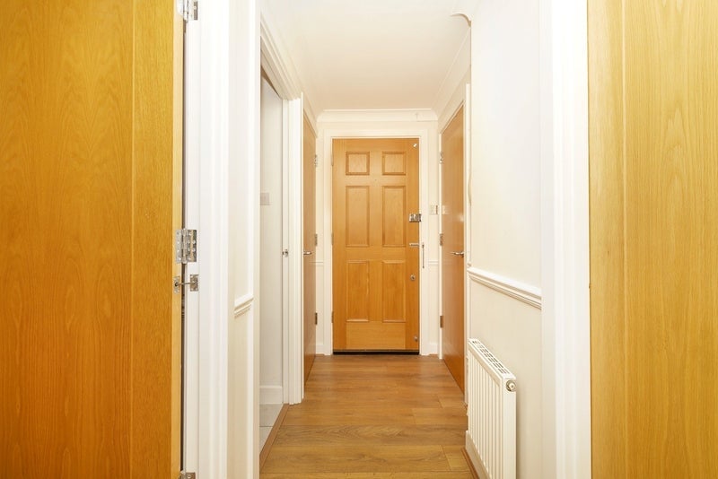 Flat Newport Avenue in Greater London