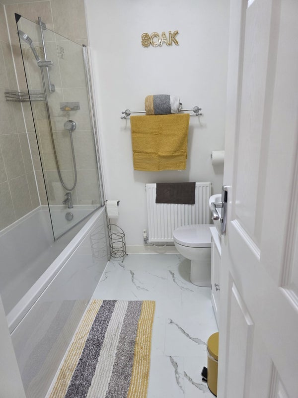 Room Milligan Drive in City of Edinburgh