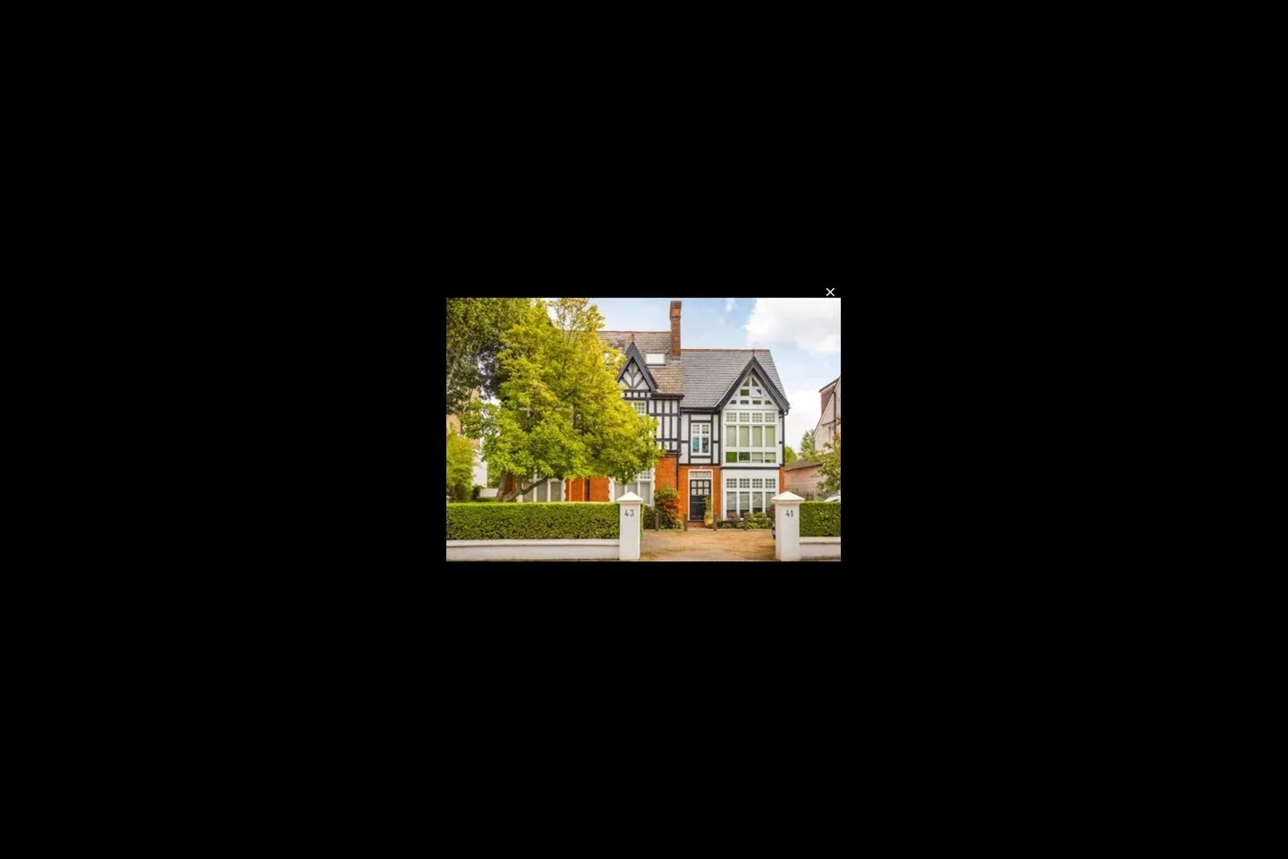 Flat Grove Park Road in Greater London