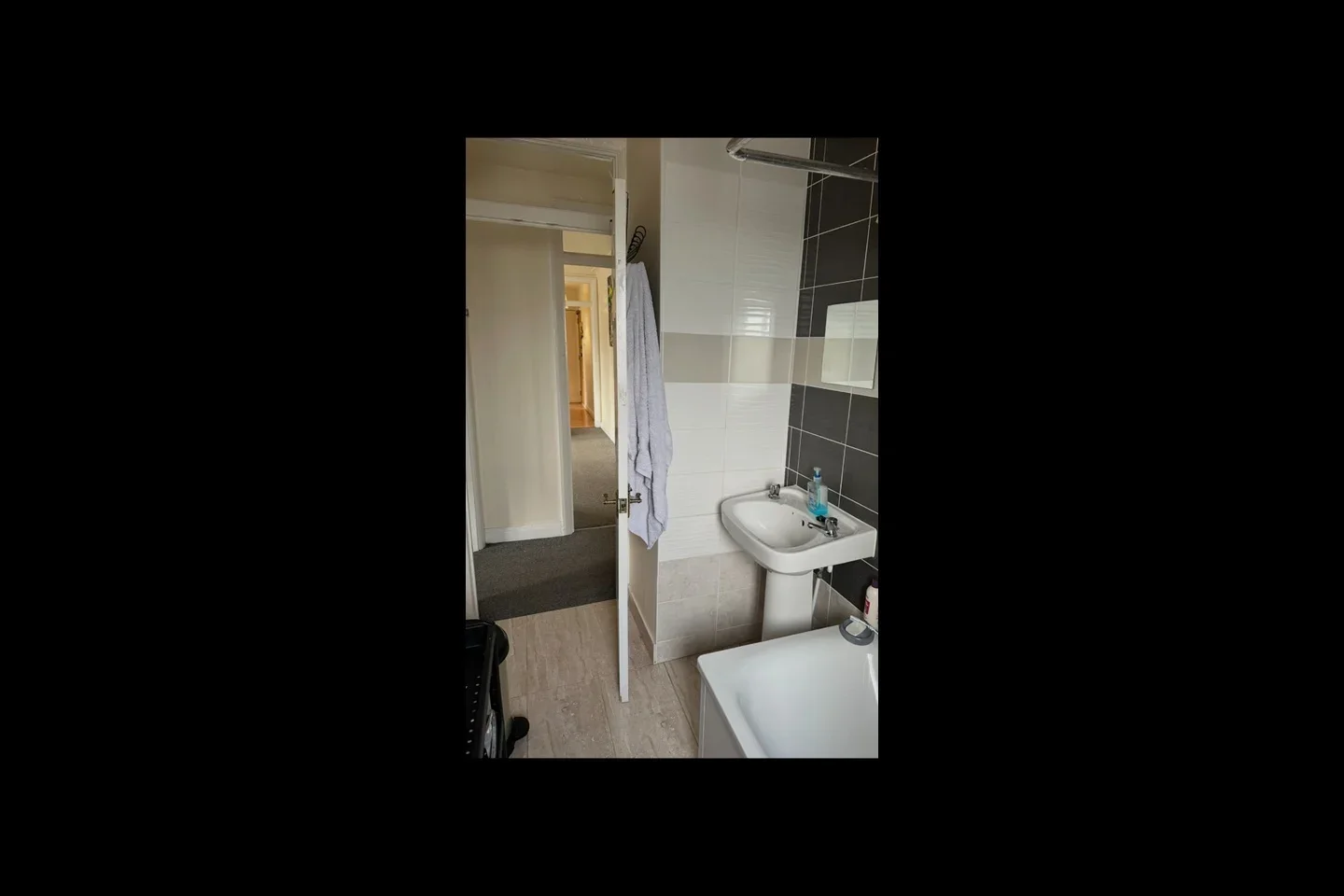 Room North End Road in Greater London
