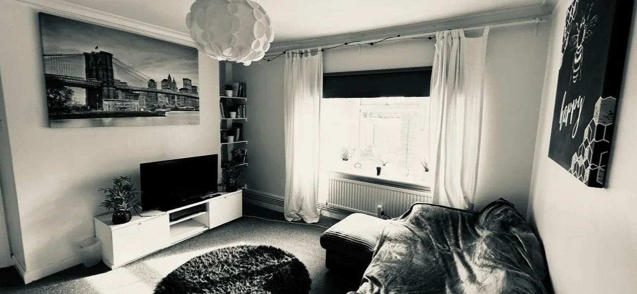 Room North End Road in Greater London