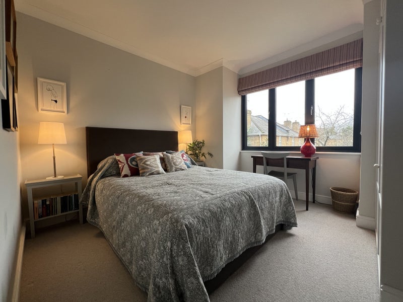 Room Warwick Road in Greater London