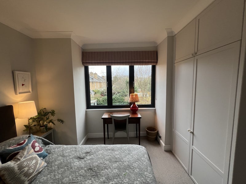 Room Warwick Road in Greater London