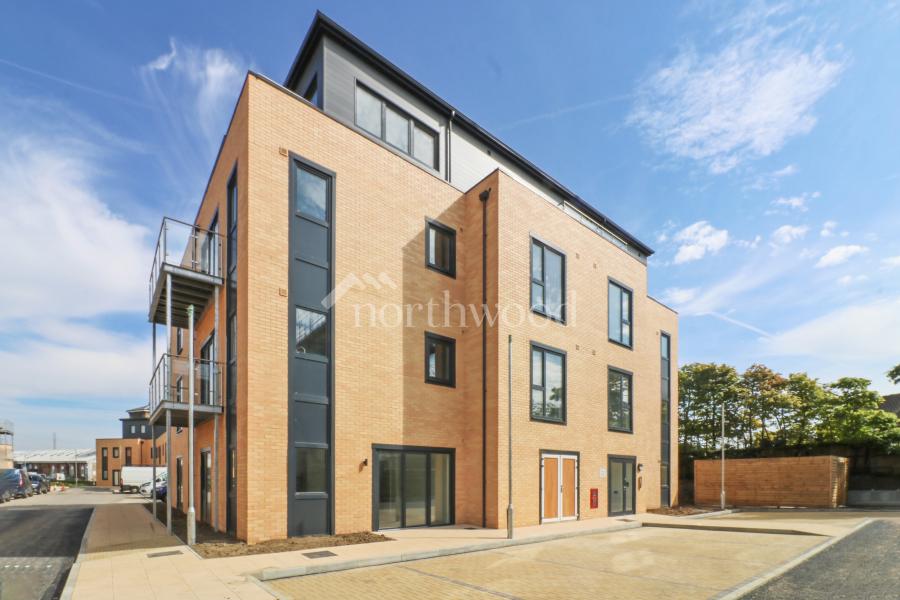Flat Harvey Road in Ashford