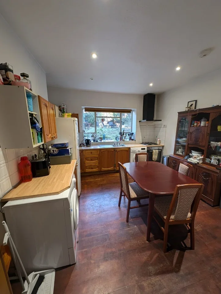 Room Caversham Road in Greater London