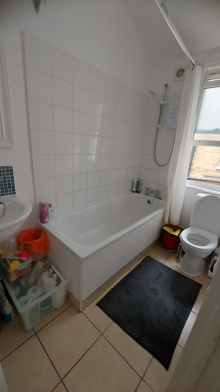 Room Ormiston Grove in Greater London