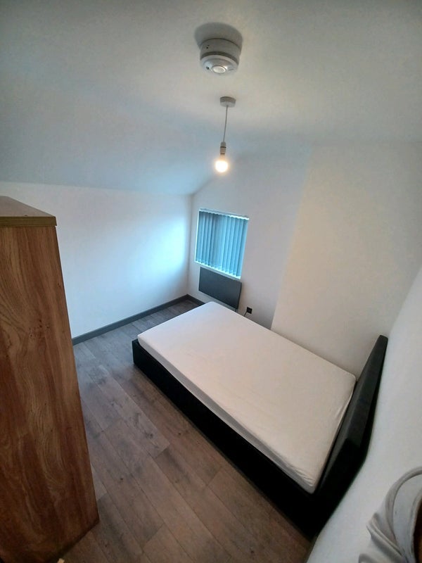 Room Cornwall Street in Cardiff