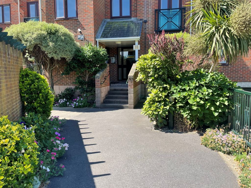 Flat Marine Parade West in Lee-on-the-Solent