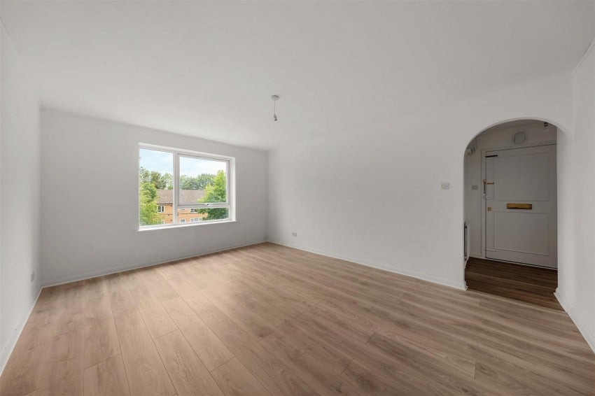 Flat Stodart Road in Greater London