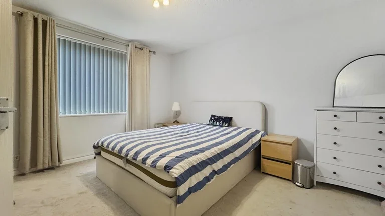 Flat Shanklin Drive in Leicester