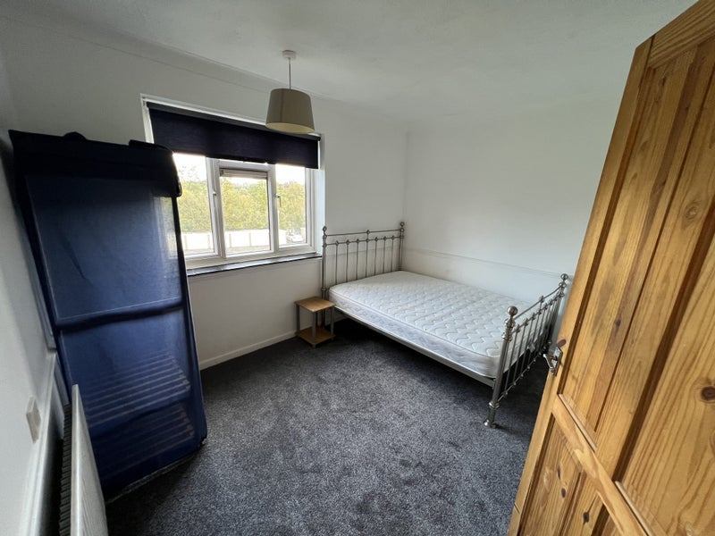 Room Bromley Road in Greater London