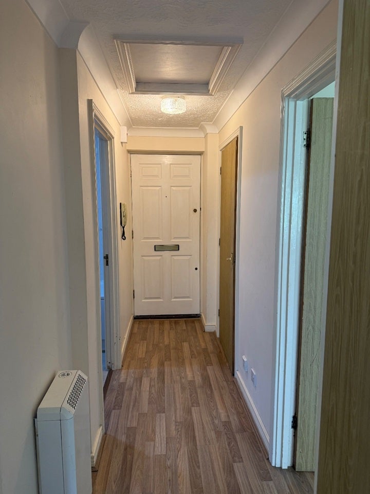 Flat Merton Court in Greater London
