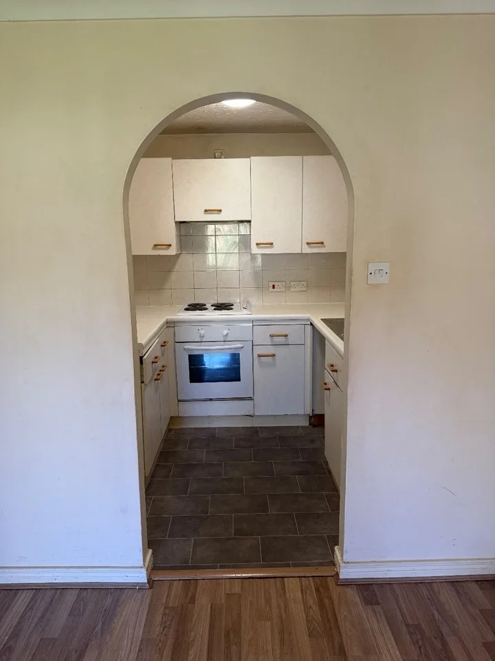 Flat Merton Court in Greater London