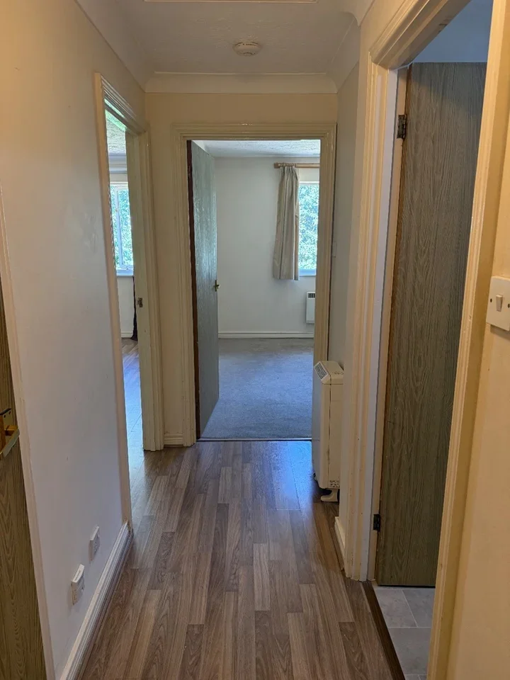 Flat Merton Court in Greater London