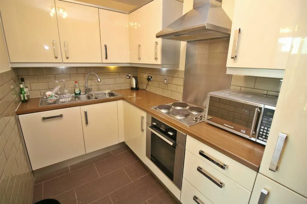 Flat Avebury Boulevard in Milton Keynes