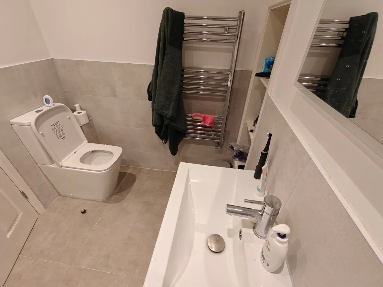 Room The Warren in Greater London