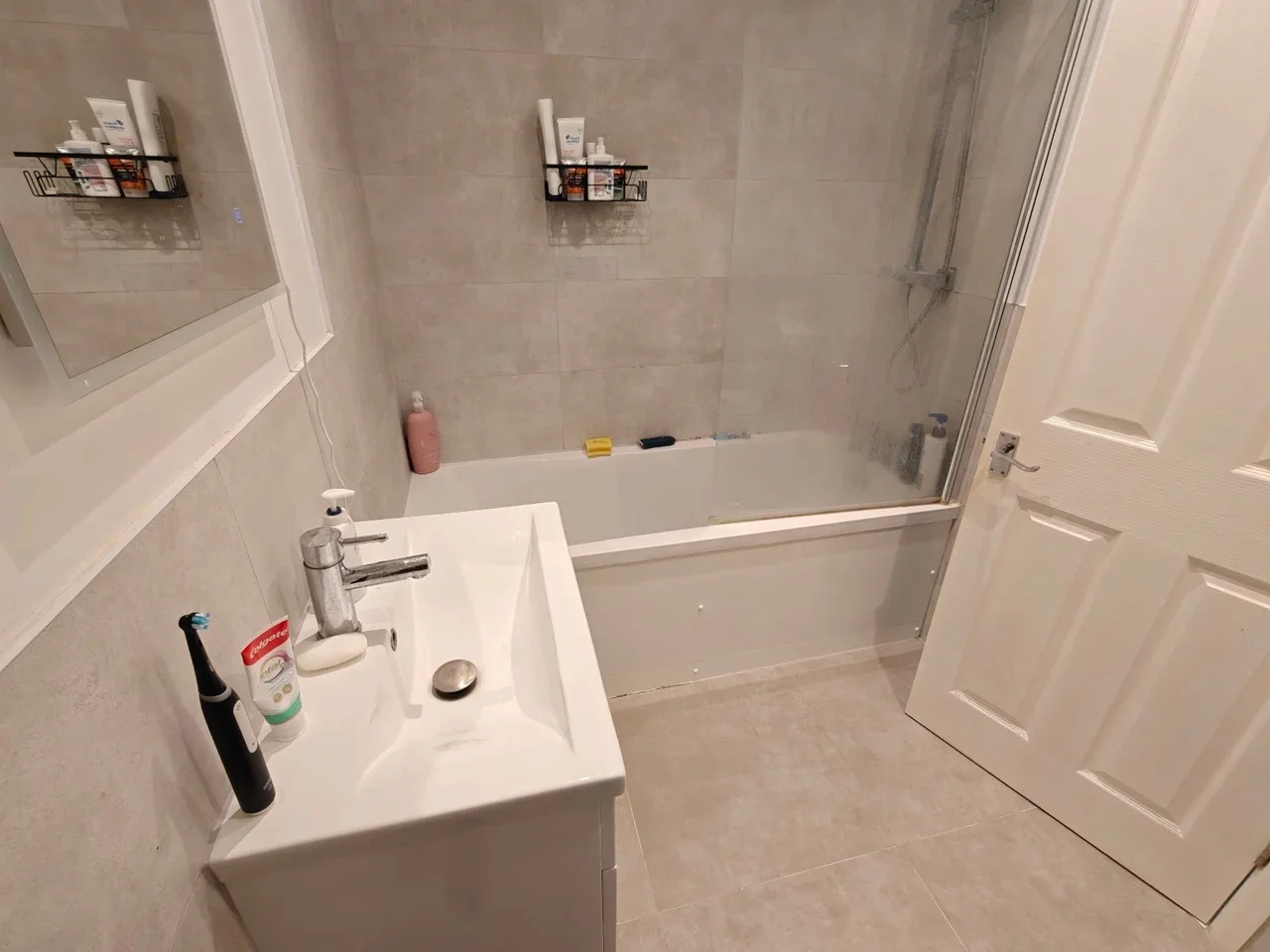 Room The Warren in Greater London