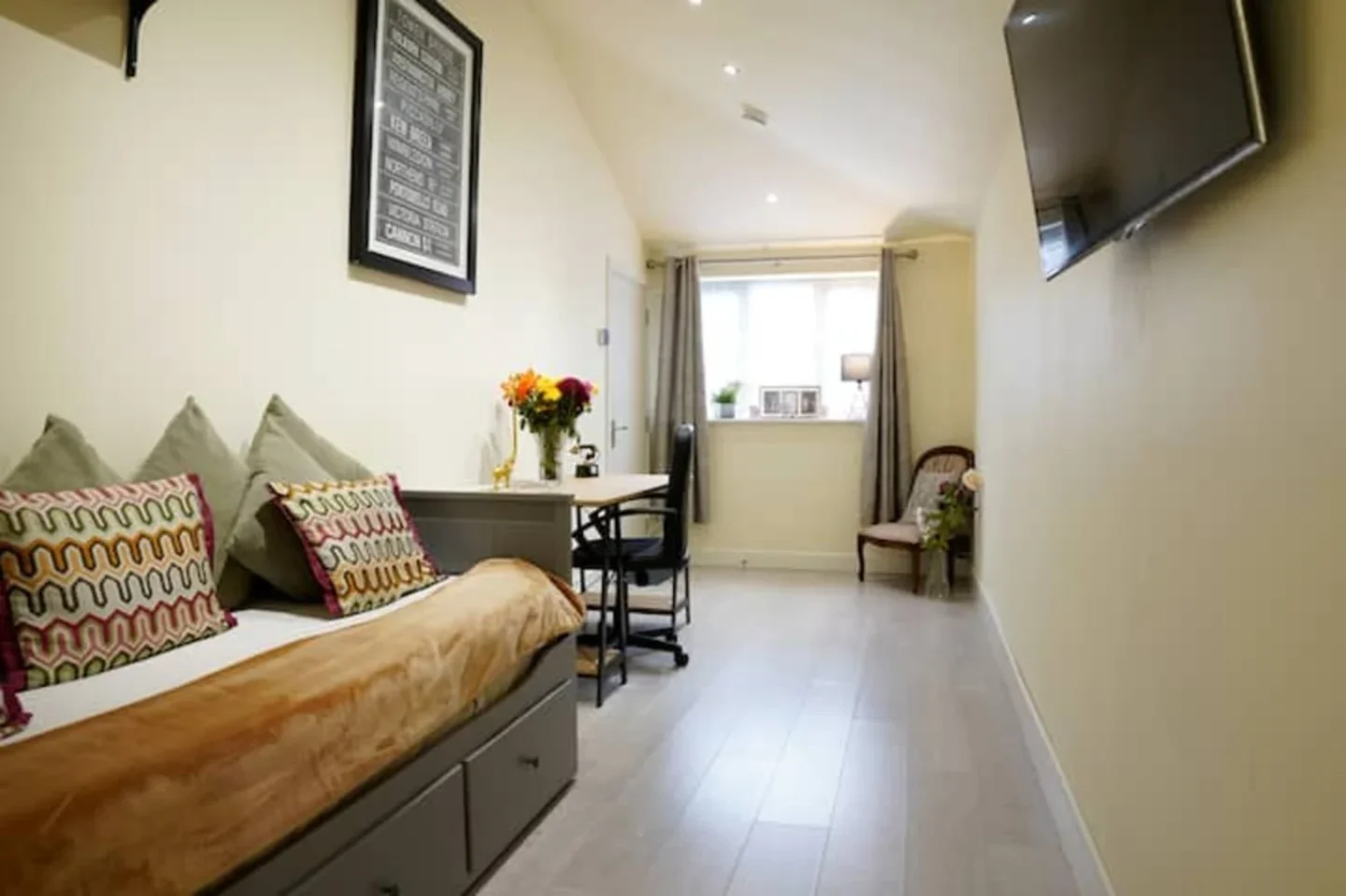 Flat Clare Road in Borough of Spelthorne